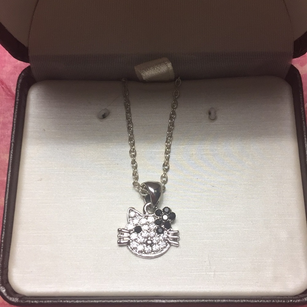 ✨BRAND NEW✨ Hello Kitty Black Flower Necklace